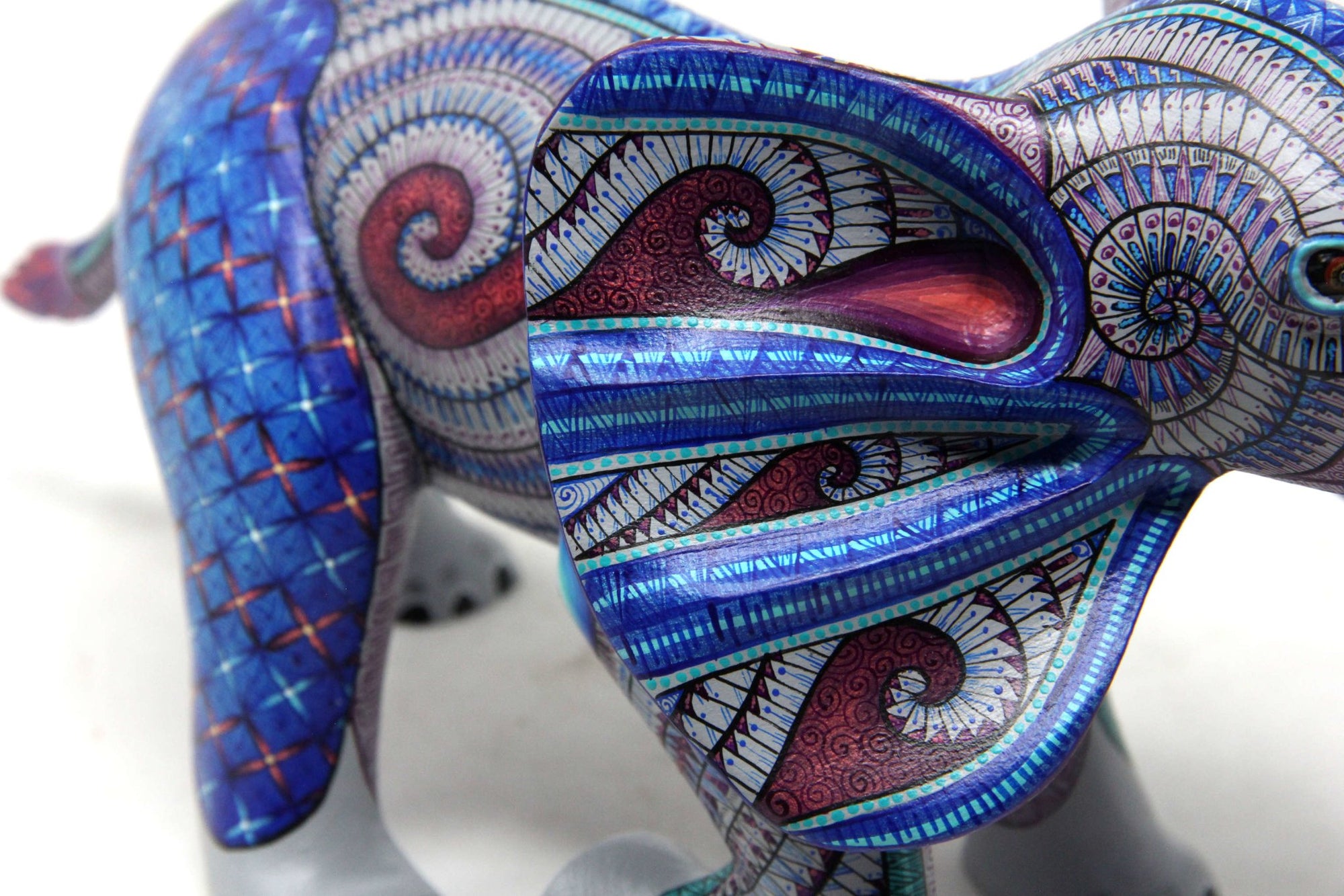 Elefant Alebrije - Ngola - Huichol Art - Marakame