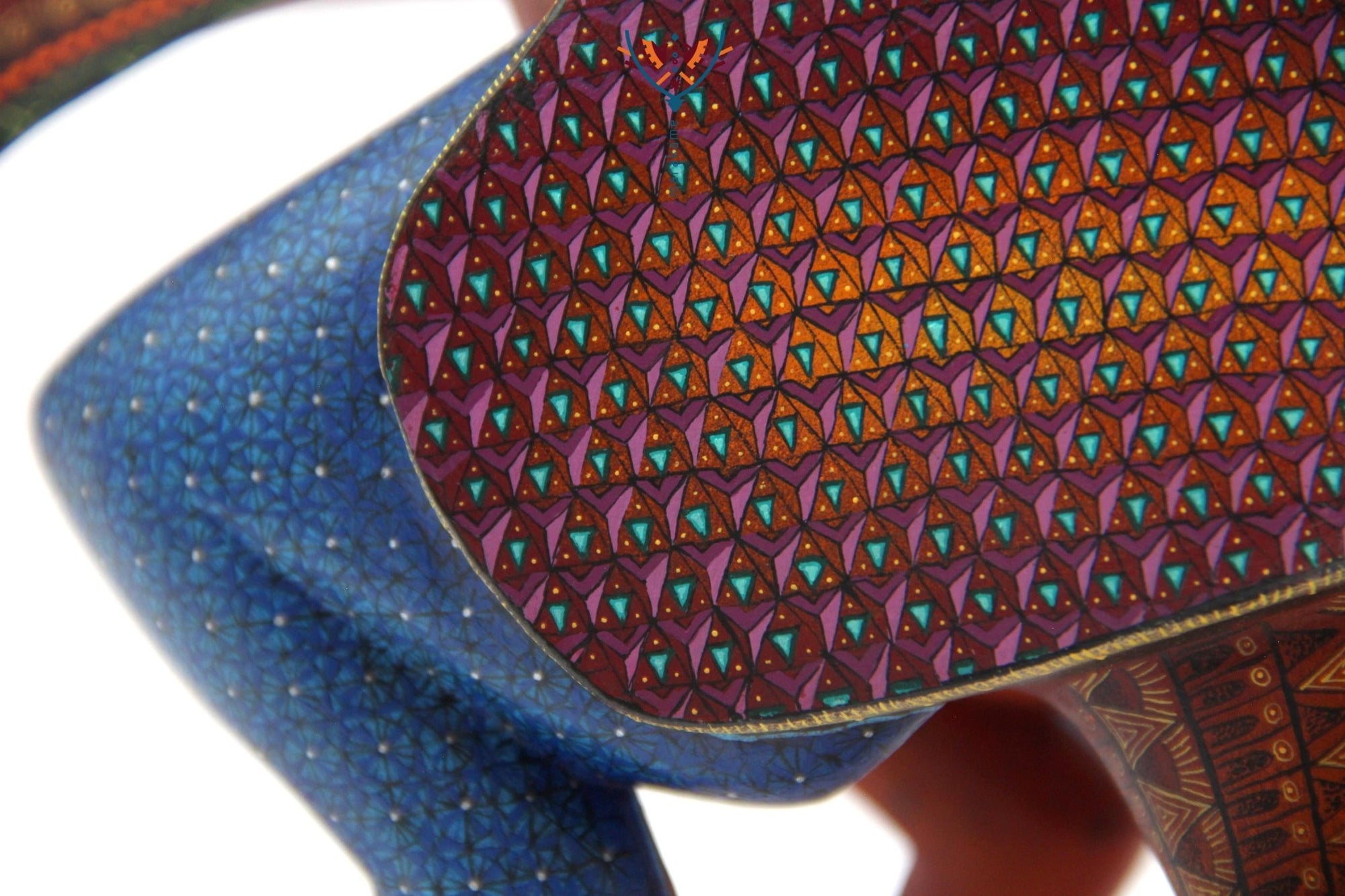Alebrije - Fusión Chango Armadillo Quetzalcoatl con nahuales - Arte Huichol - Marakame