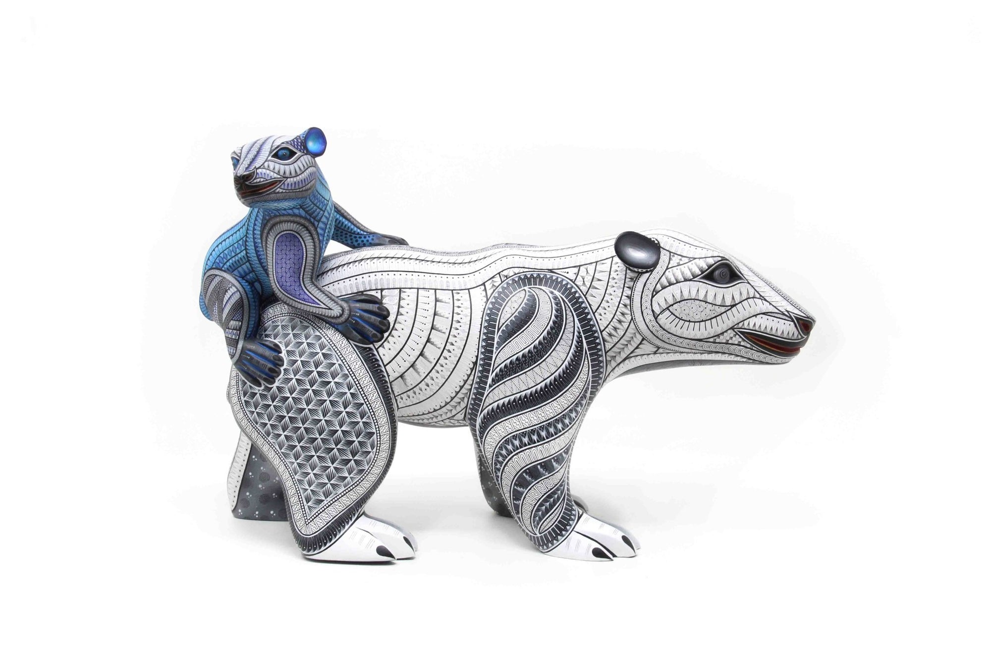 Alebrije - Polar bear mother with cub - Huichol Art - Marakame