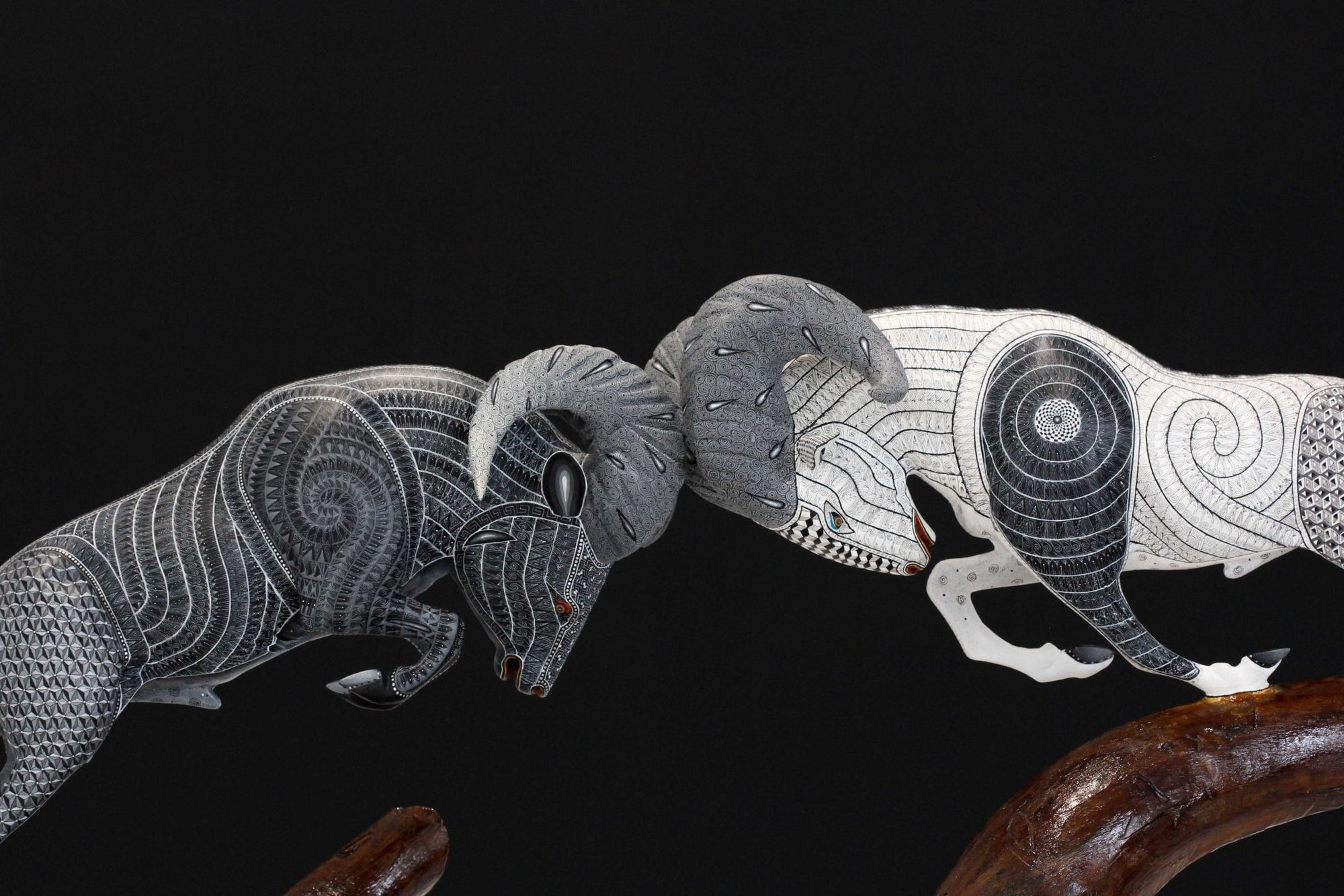 Alebrije - Cimarrones Fight - Huichol Art - Marakame