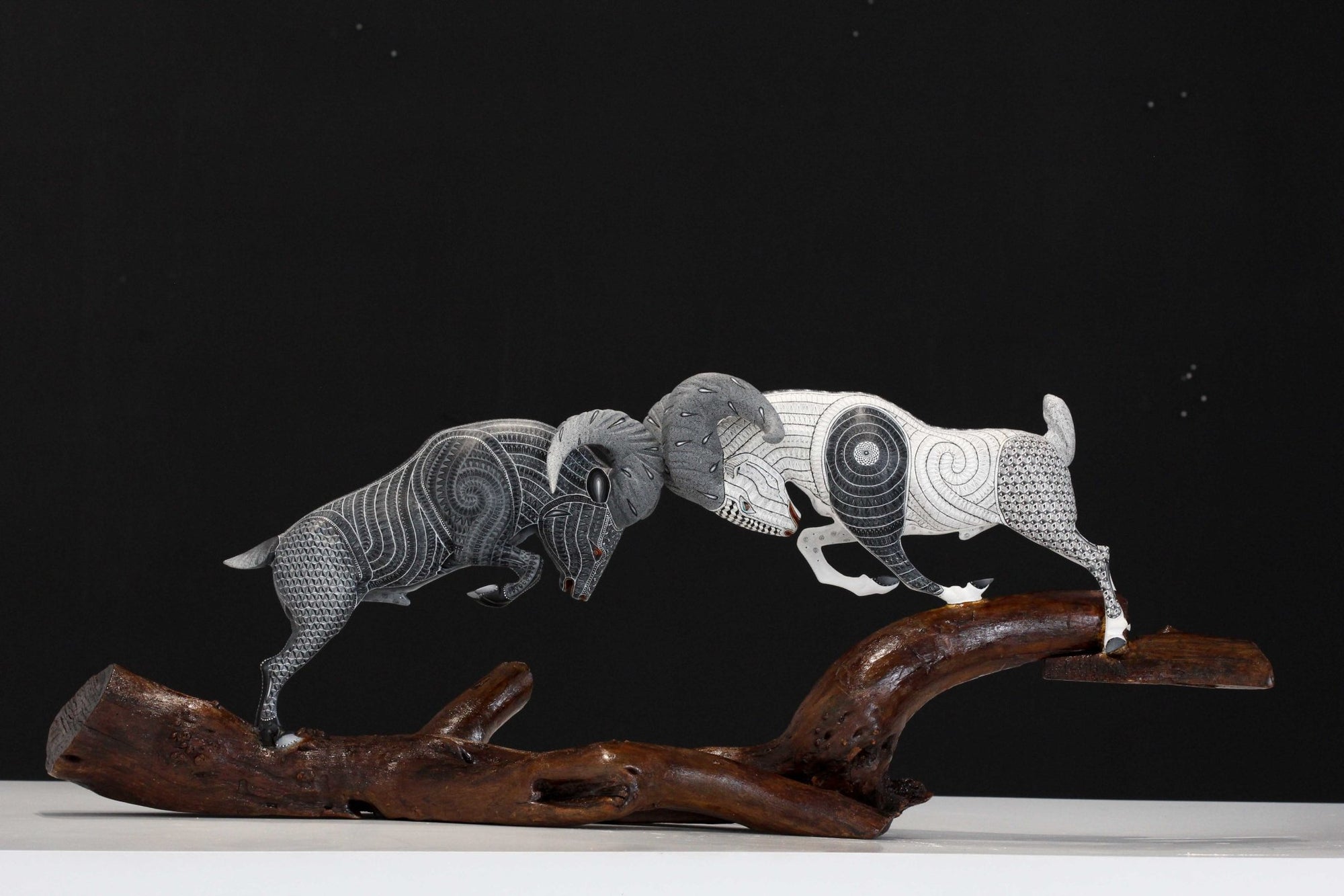Alebrije - Cimarrones Fight - Huichol Art - Marakame