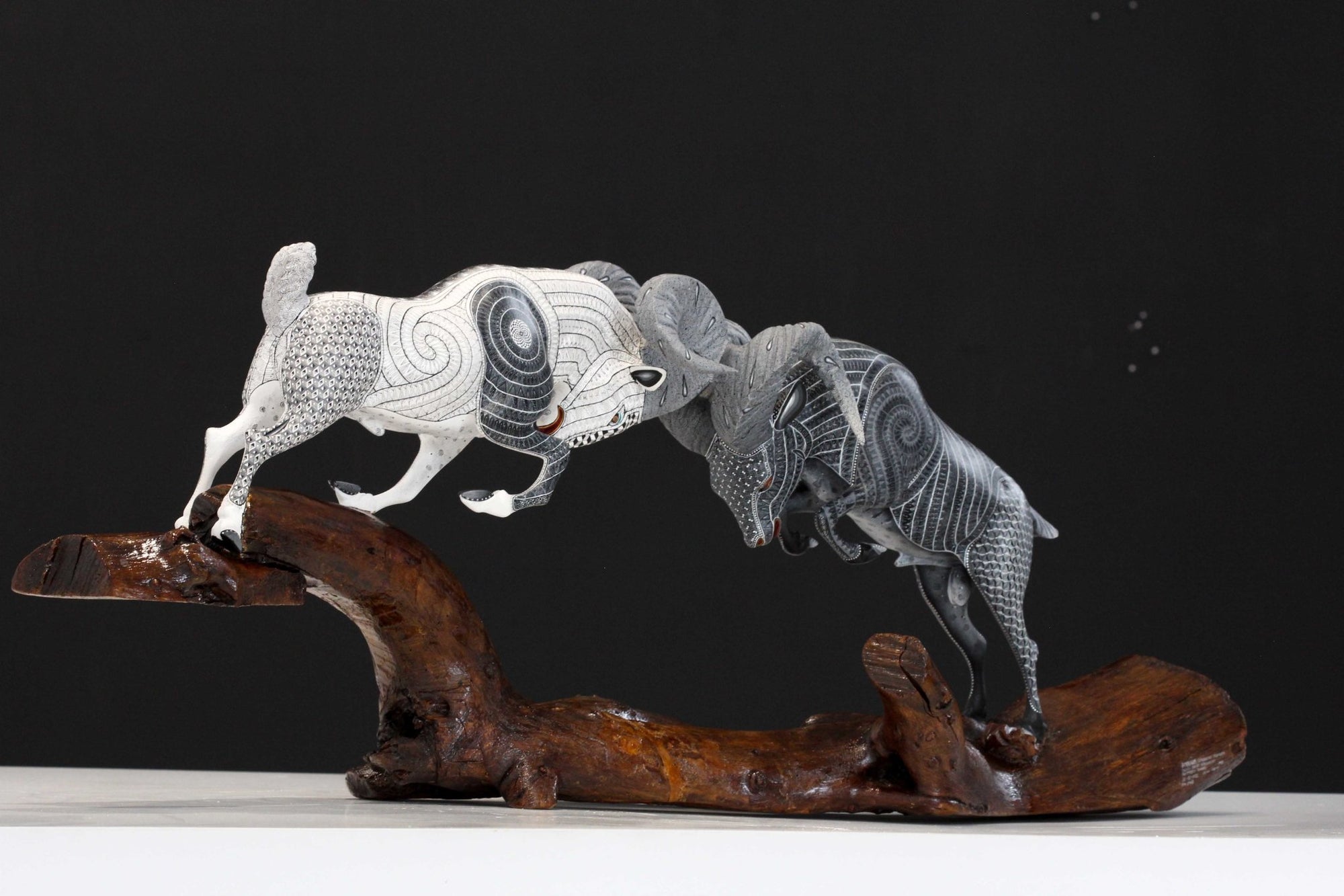 Alebrije - Cimarrones Fight - Huichol Art - Marakame