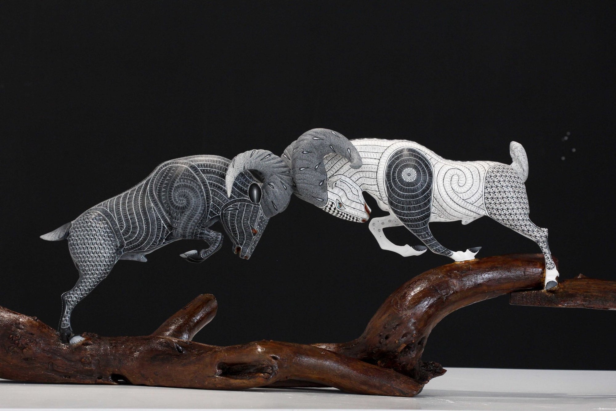 Alebrije - Cimarrones Fight - Huichol Art - Marakame