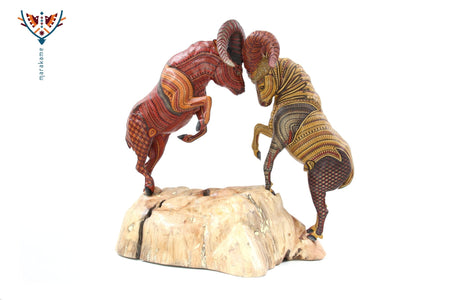 Alebrije - Kampf der Cimarrones - Huichol Art - Marakame