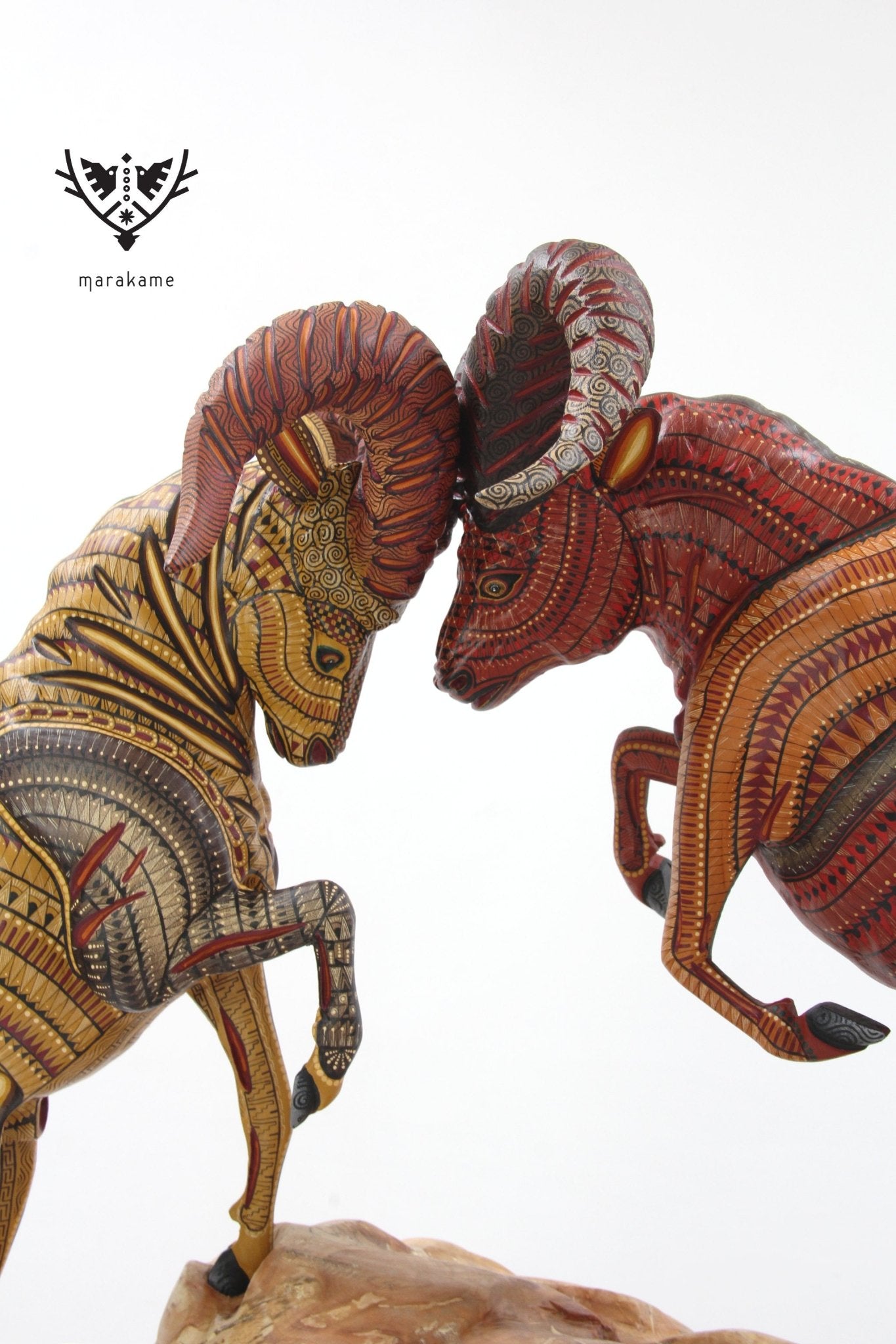 Alebrije - Kampf der Cimarrones - Huichol Art - Marakame