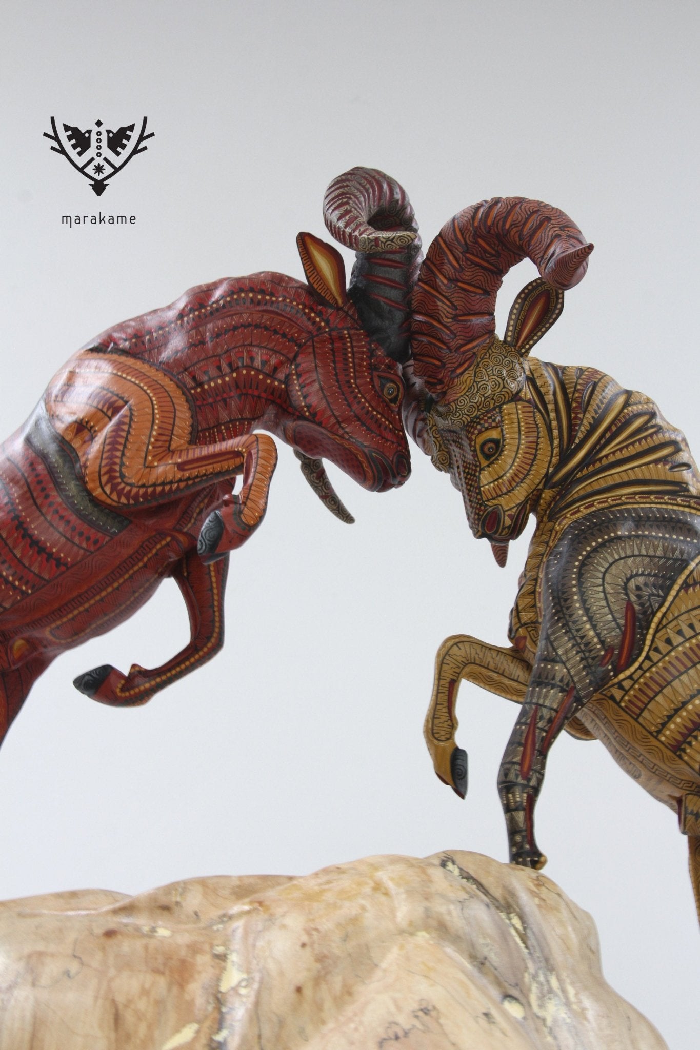 Alebrije - Kampf der Cimarrones - Huichol Art - Marakame