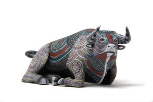 Alebrije - Toro en reposo - Arte Huichol - Marakame