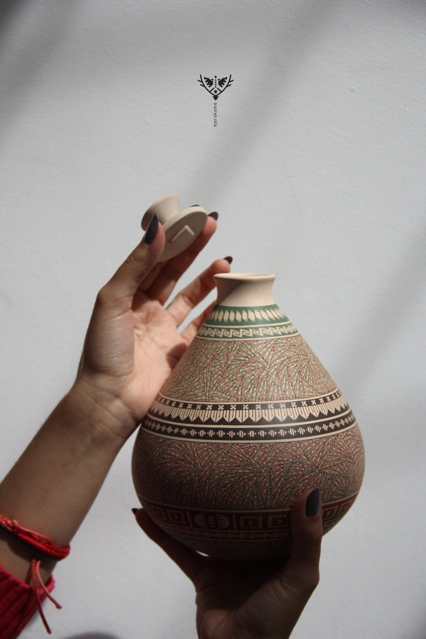 Mata Ortiz Ceramics - Medium Fine Painted Vase II - Huichol-Kunst - Marakame