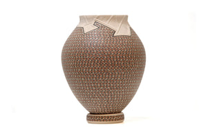 Mata Ortiz Keramik – Stück mit feinem Sgraffito und Malerei – Huichol Art – Marakame