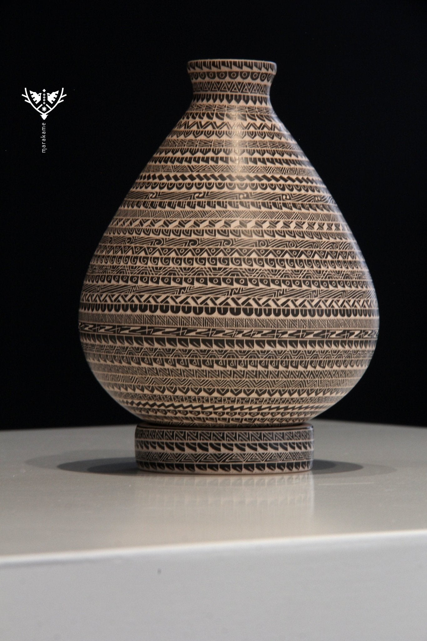 Mata Ortiz ceramics - Fine sgraffito medium piece - Huichol art - Marakame