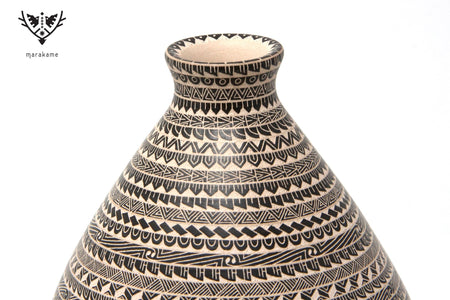 Mata Ortiz ceramics - Fine sgraffito medium piece - Huichol art - Marakame