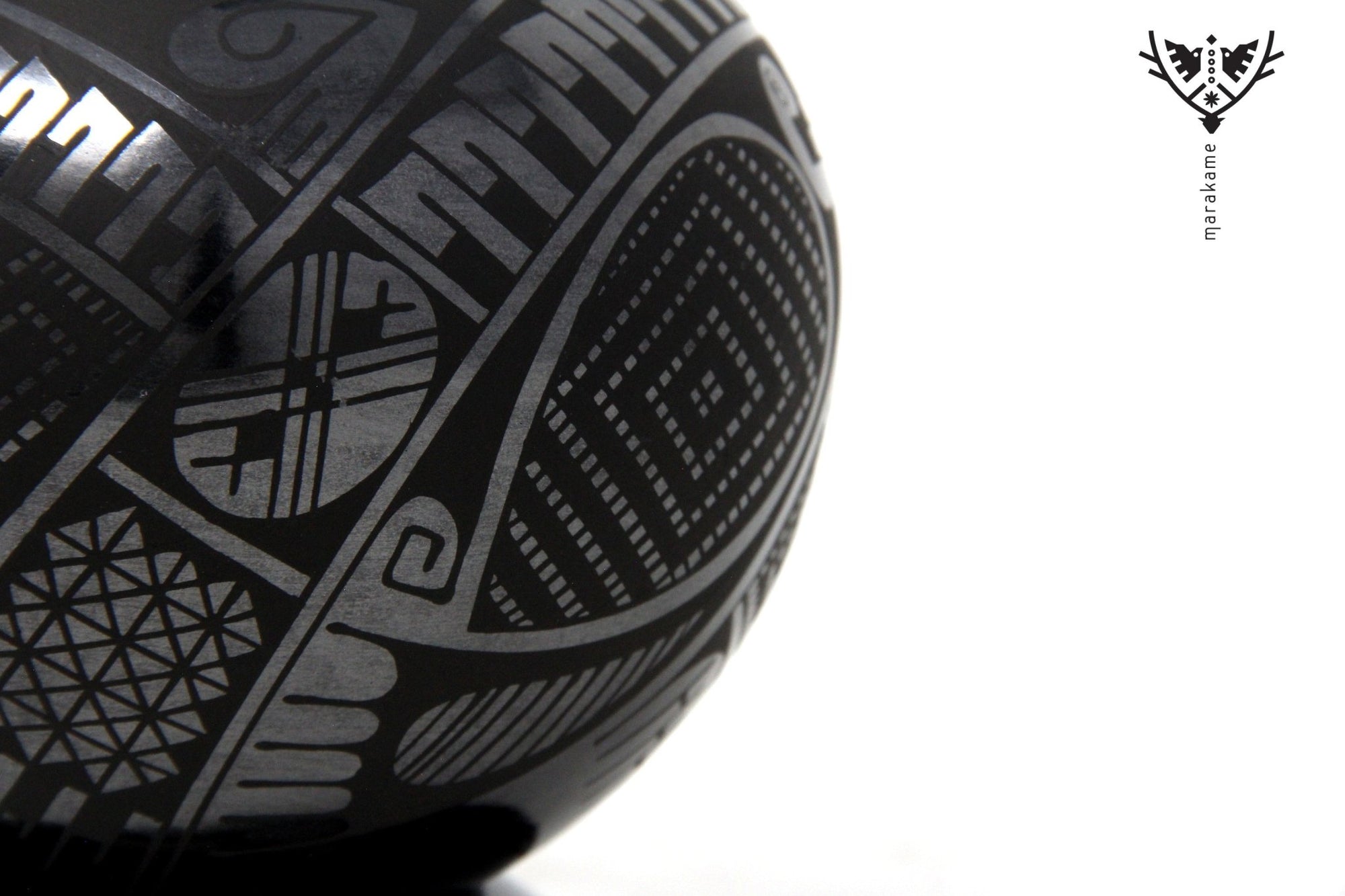 Mata Ortiz ceramics - Small black piece III - Huichol art - Marakame