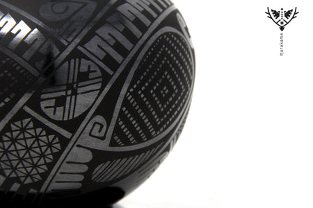 Mata Ortiz ceramics - Small black piece III - Huichol art - Marakame