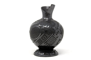 Mata Ortiz Keramik - Kleines schwarzes Stück III - Huichol-Kunst - Marakame