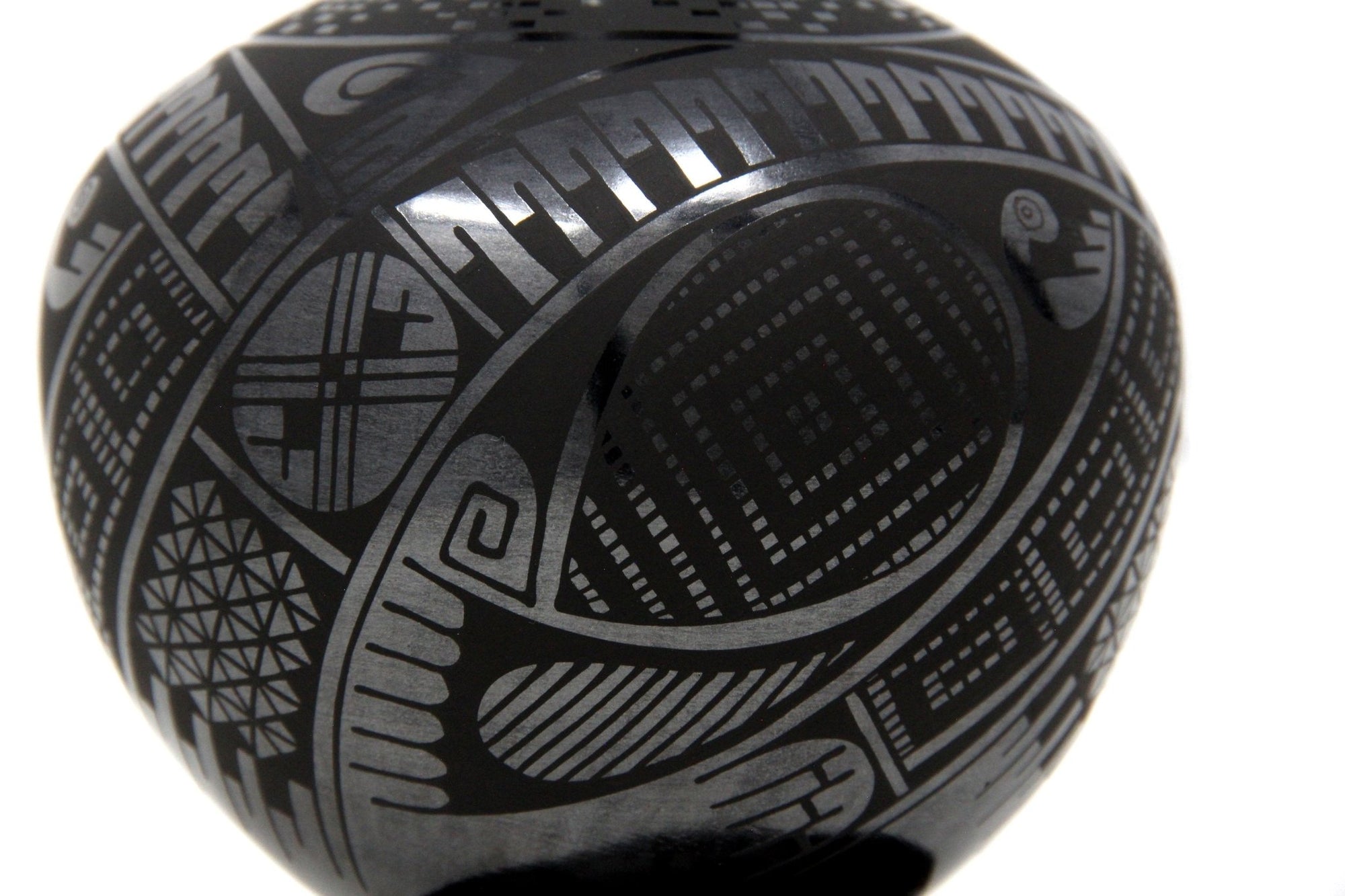 Mata Ortiz ceramics - Small black piece III - Huichol art - Marakame