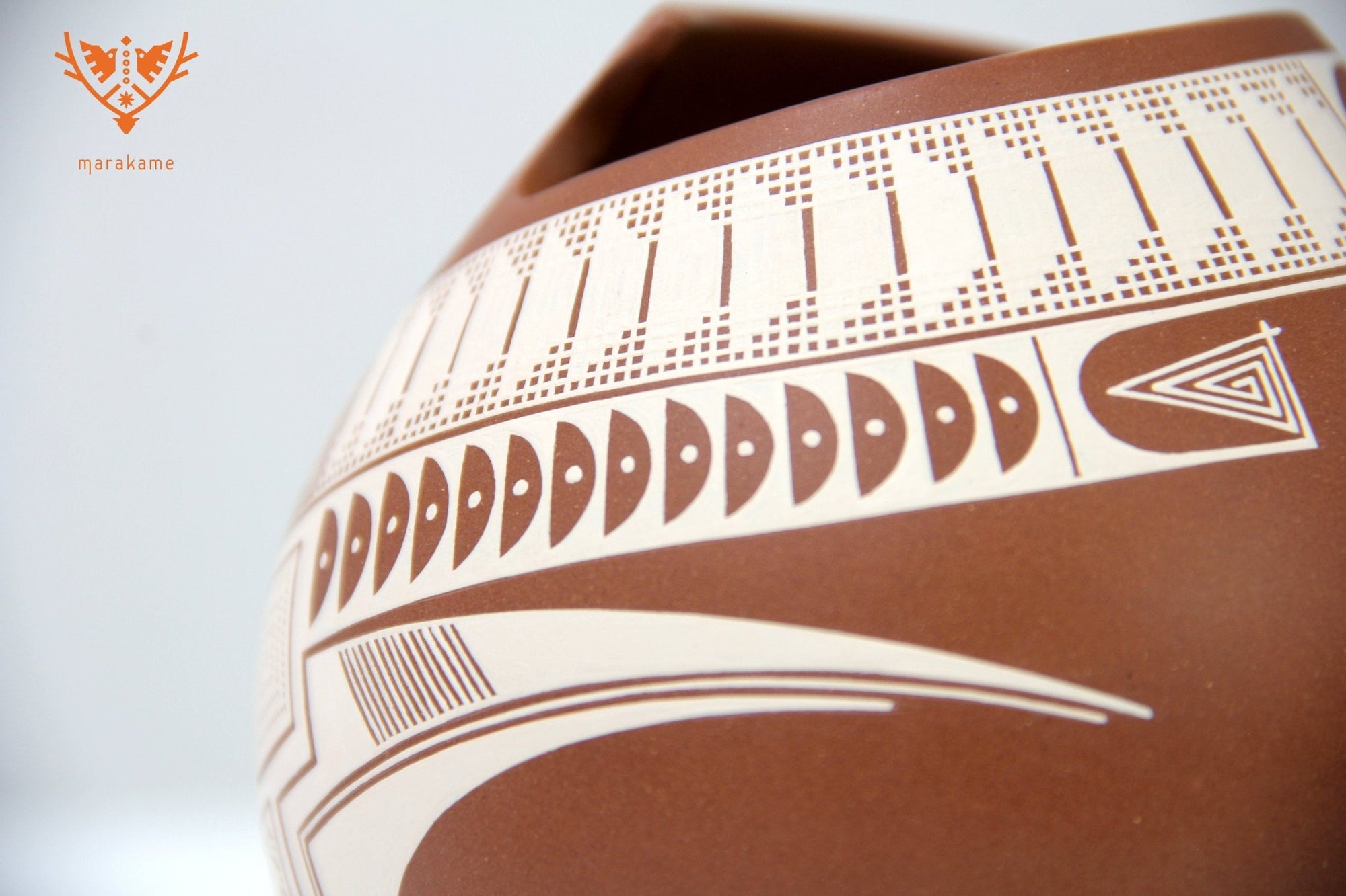 Mata Ortiz Keramik – Rotes Stück – Huichol-Kunst – Marakame