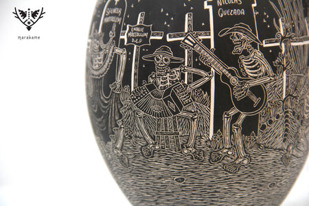 Mata Ortiz Keramik – Gebet im Pantheon bei Nacht – Tag der Toten – Huichol-Kunst – Marakame
