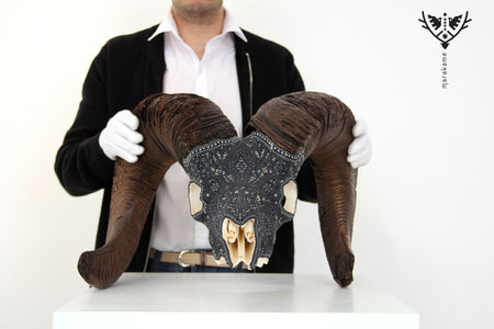 Authentic bighorn sheep skull - K + pierita - Huichol art - Marakame
