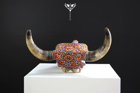 Cráneo de vaca Arte Huichol - Mayes en Hikuri - Arte Huichol - Marakame