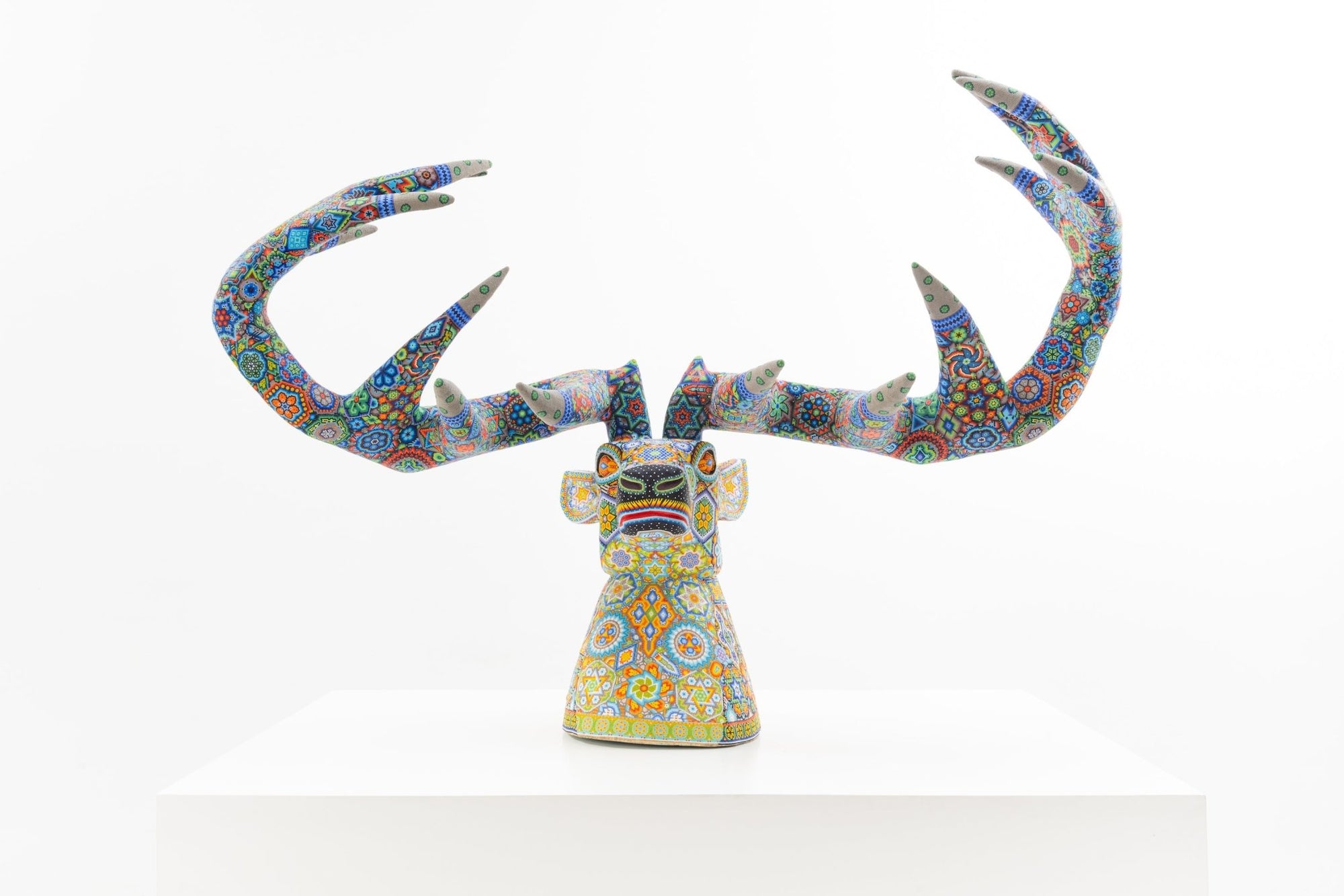 Escultura Arte Huichol - Cabeza de Venado - Kauyumarie - Arte Huichol - Marakame