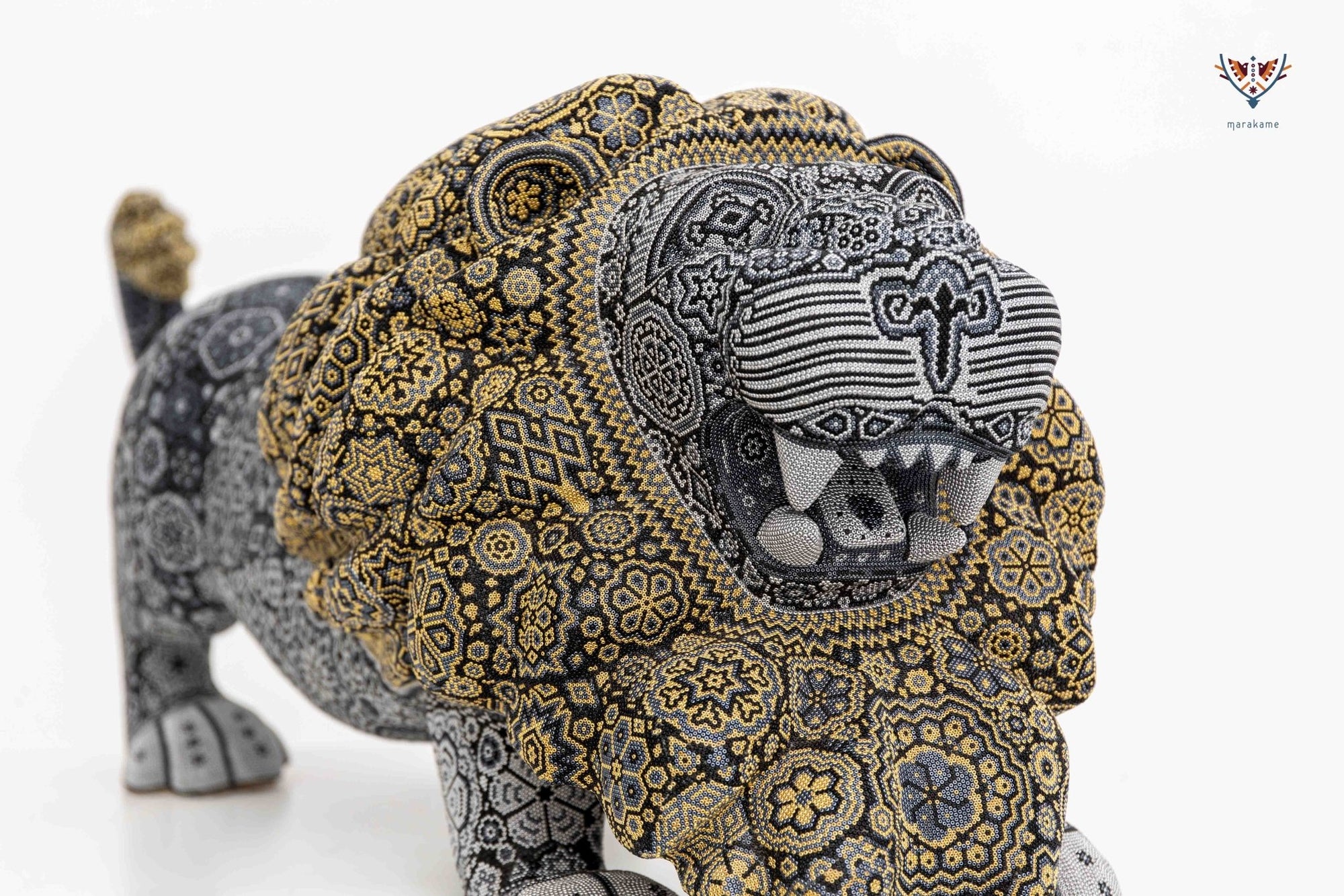 彫刻ウイチョル族アート - 偉大なライオン - ウイチョル族アート - マラカメ