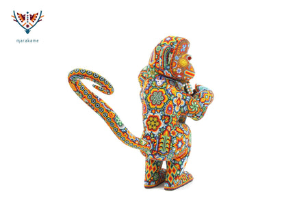 Escultura de copal Chango con bebé - Yurienaka - Arte Huichol - Marakame