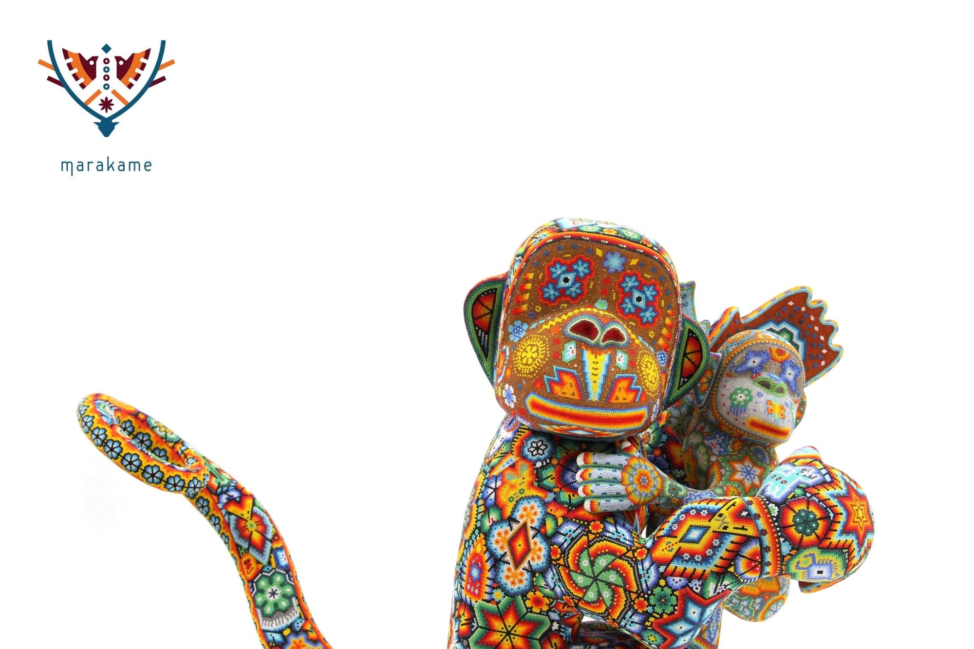 Escultura de copal Chango con bebé - Yurienaka - Arte Huichol - Marakame